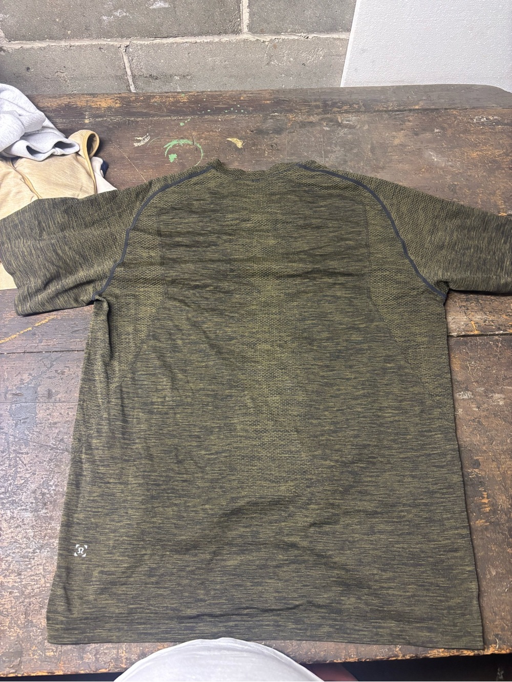 Men's lululemon  Olive Green Heather Performance Shirt